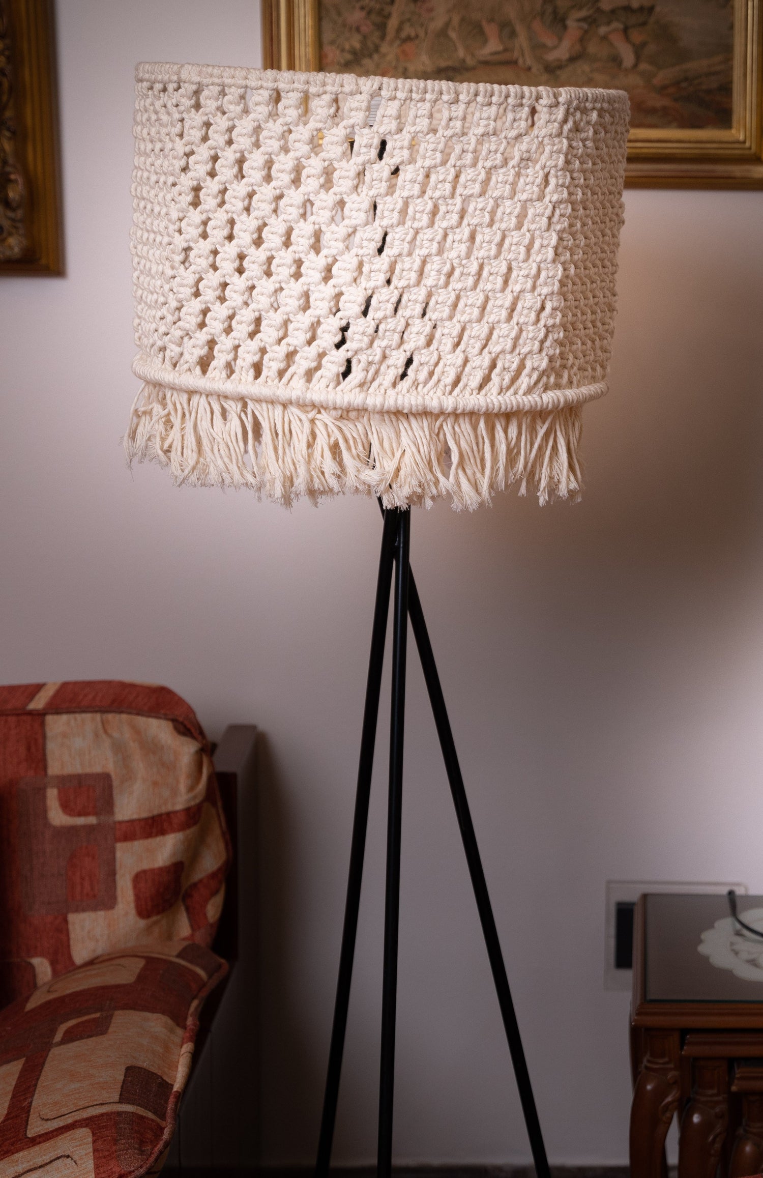 Lamp (macrame)