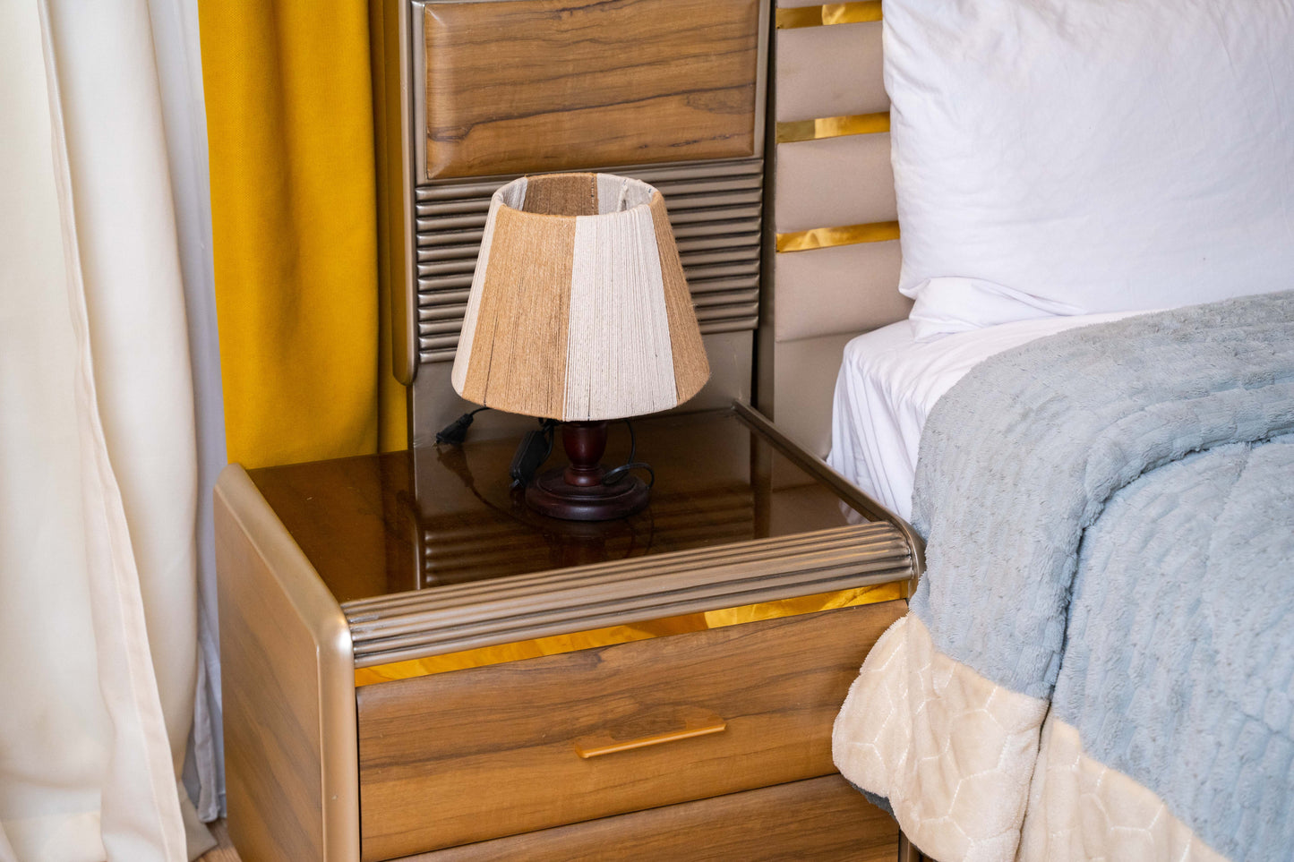 desk lamp 213 (macrame)