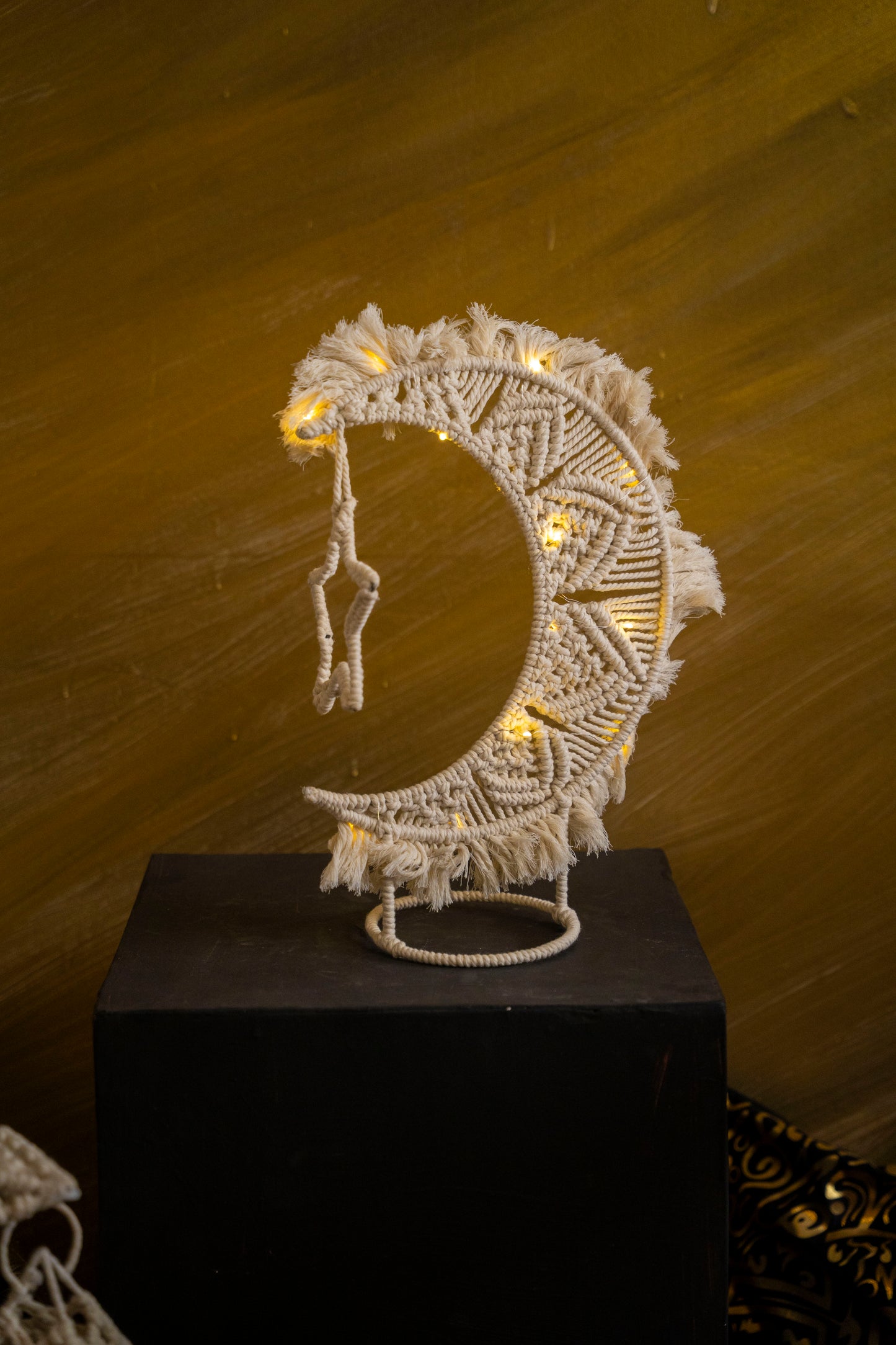 Macrame Crescent moon 400342